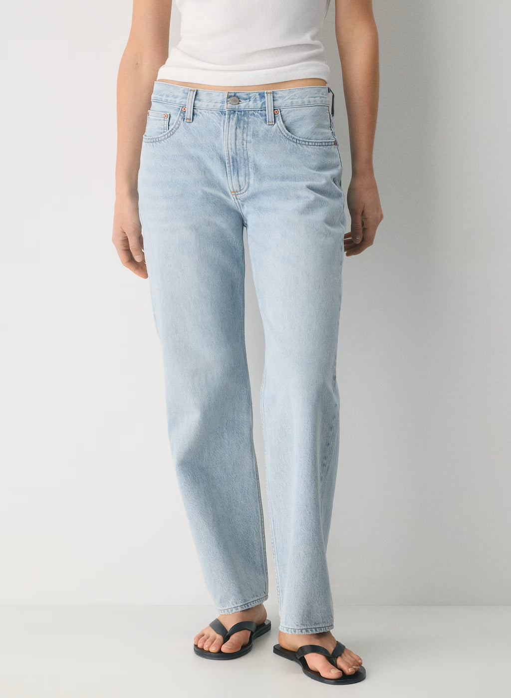 Low-Rise Baggy Jeans - Medium Indigo