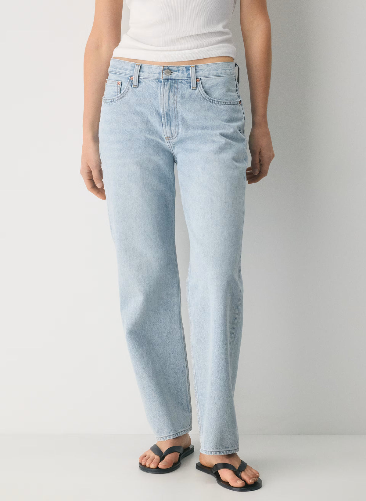 Low-Rise Baggy Jeans - Medium Indigo